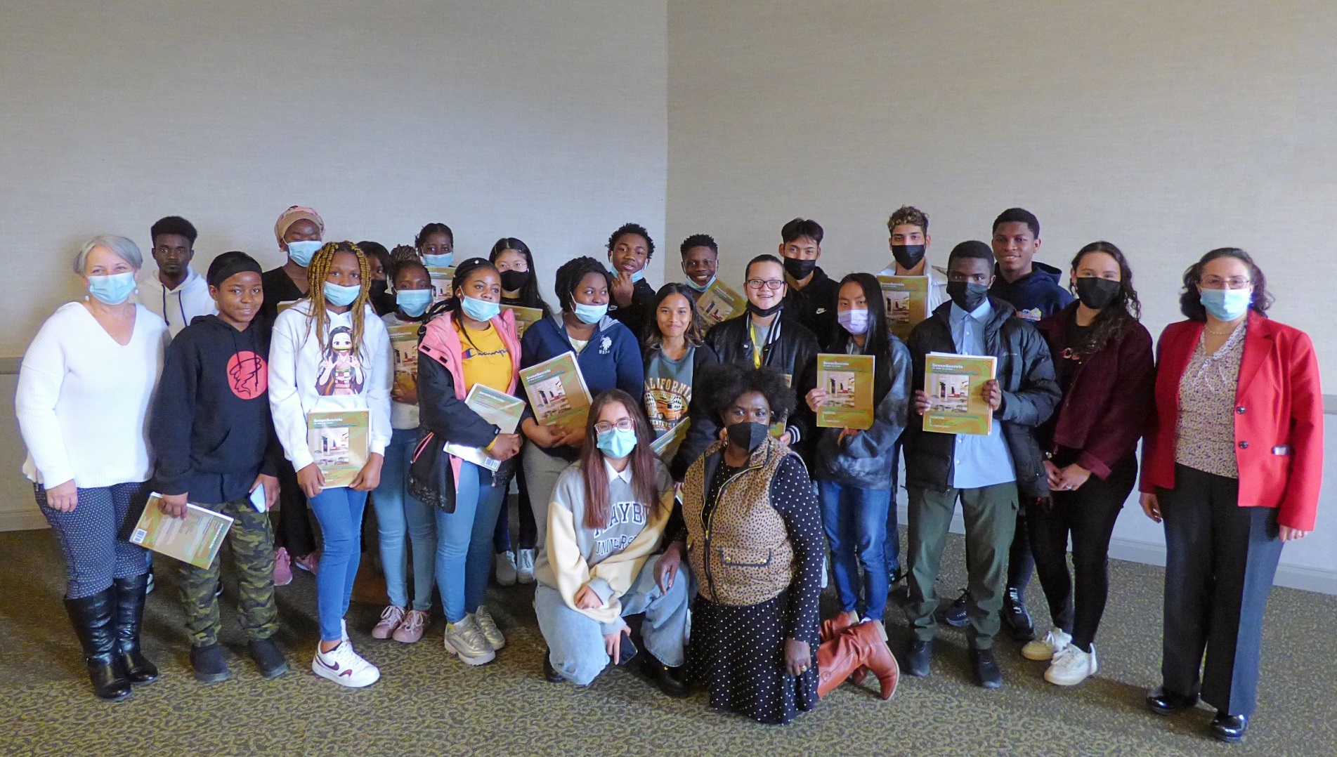 Students and faculty pose during the "Promising Scholars" event. (Photo: Tim Stuhldreher) 